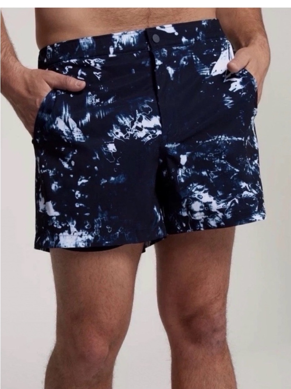 VRST Mens Resort Indigo Craft Slim Fit Hybrid Shorts Size L NWT